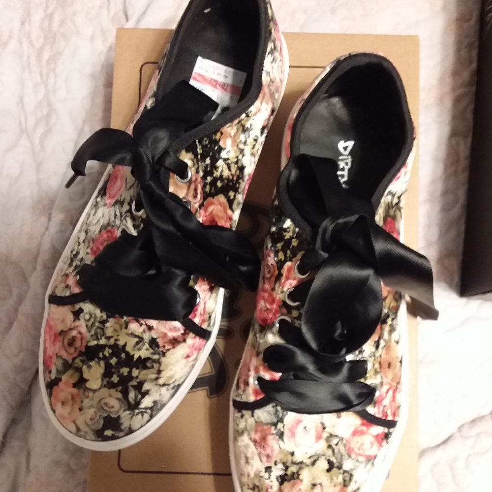 Black Floral Shoes Size 9